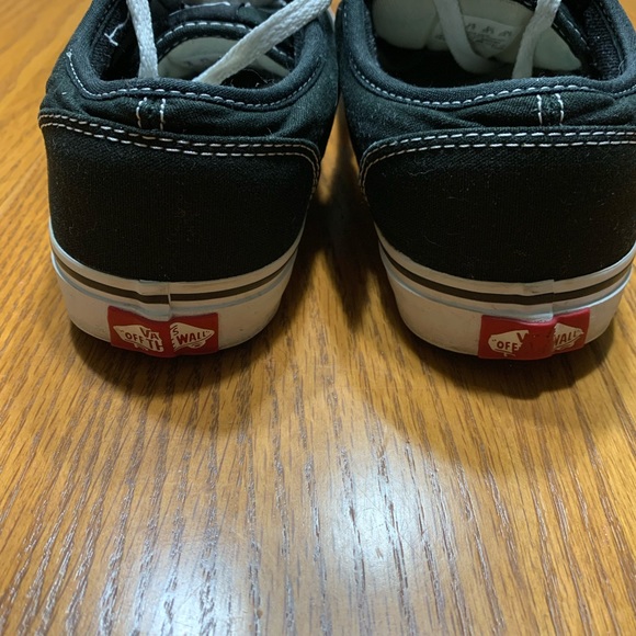 Ladies classic lace up Vans in size 8. - Picture 4 of 6